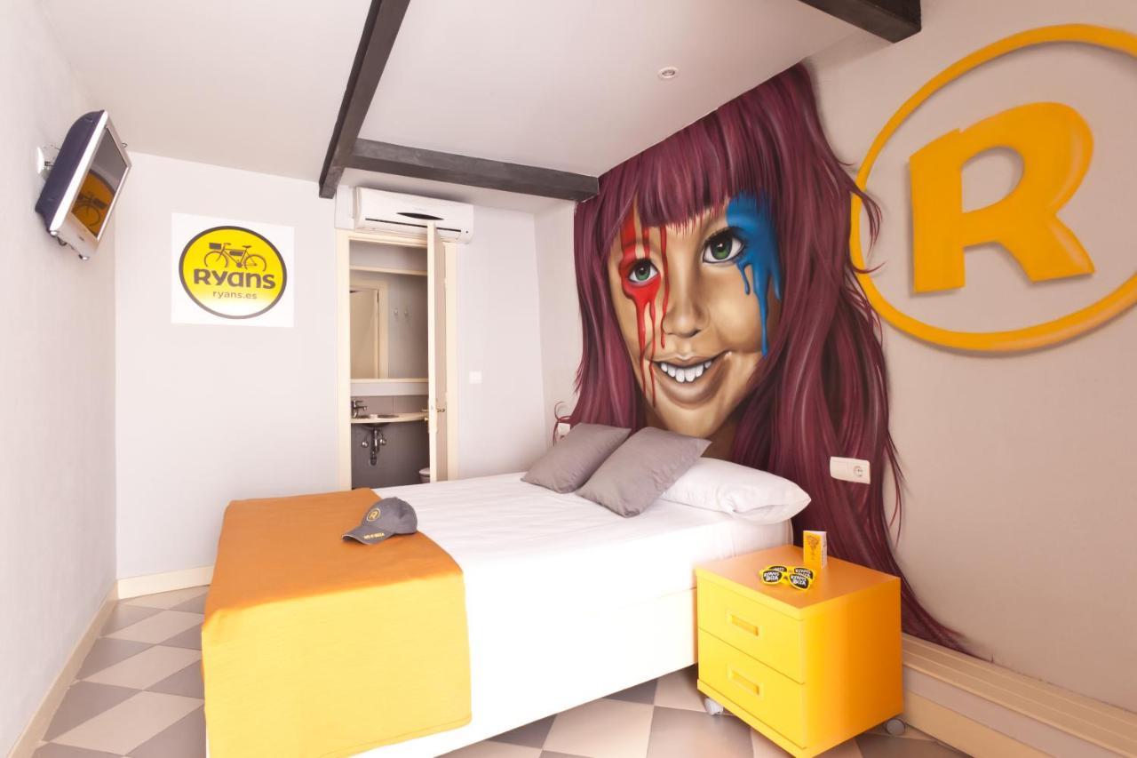 Ryans Budget Hotel Ibiza Exterior foto